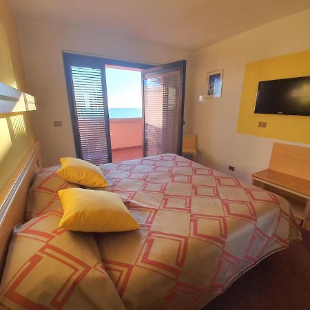 Hotel Antares غرادو المظهر الخارجي الصورة