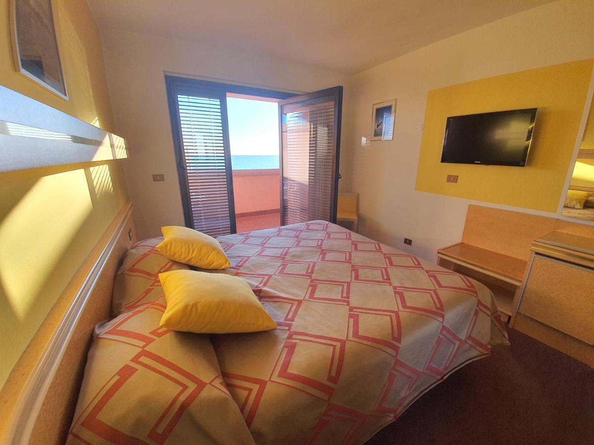 Hotel Antares غرادو المظهر الخارجي الصورة