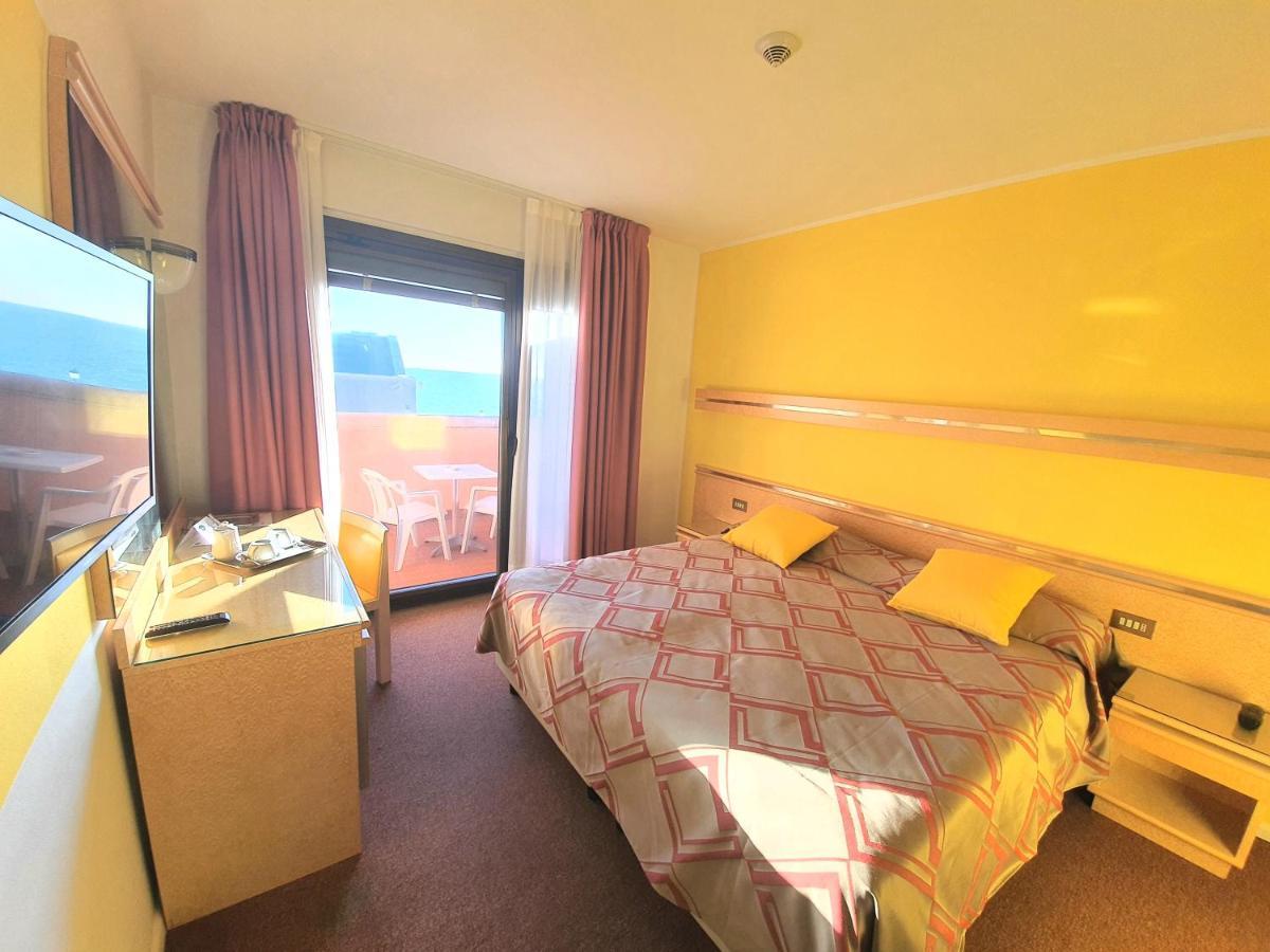 Hotel Antares غرادو المظهر الخارجي الصورة