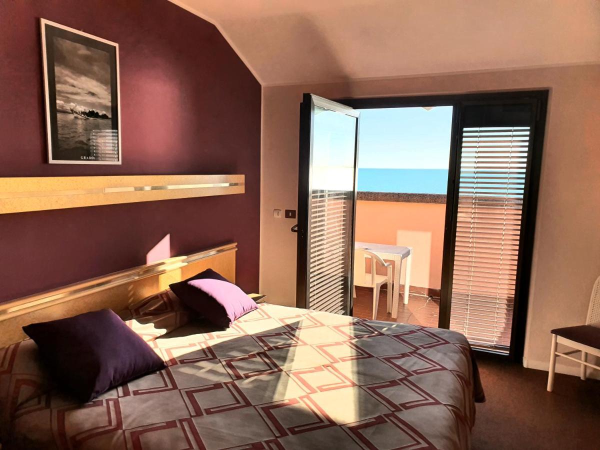 Hotel Antares غرادو المظهر الخارجي الصورة