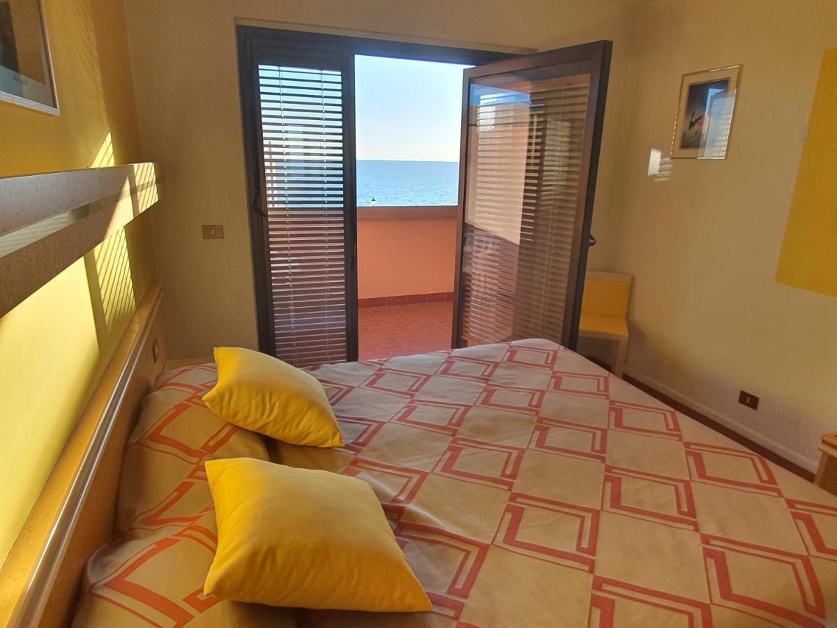 Hotel Antares غرادو المظهر الخارجي الصورة