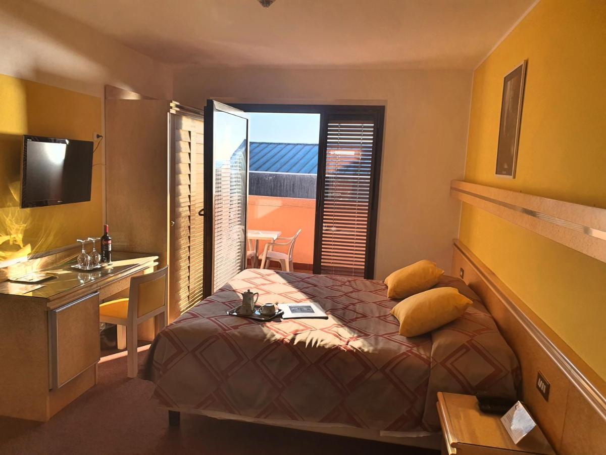 Hotel Antares غرادو المظهر الخارجي الصورة