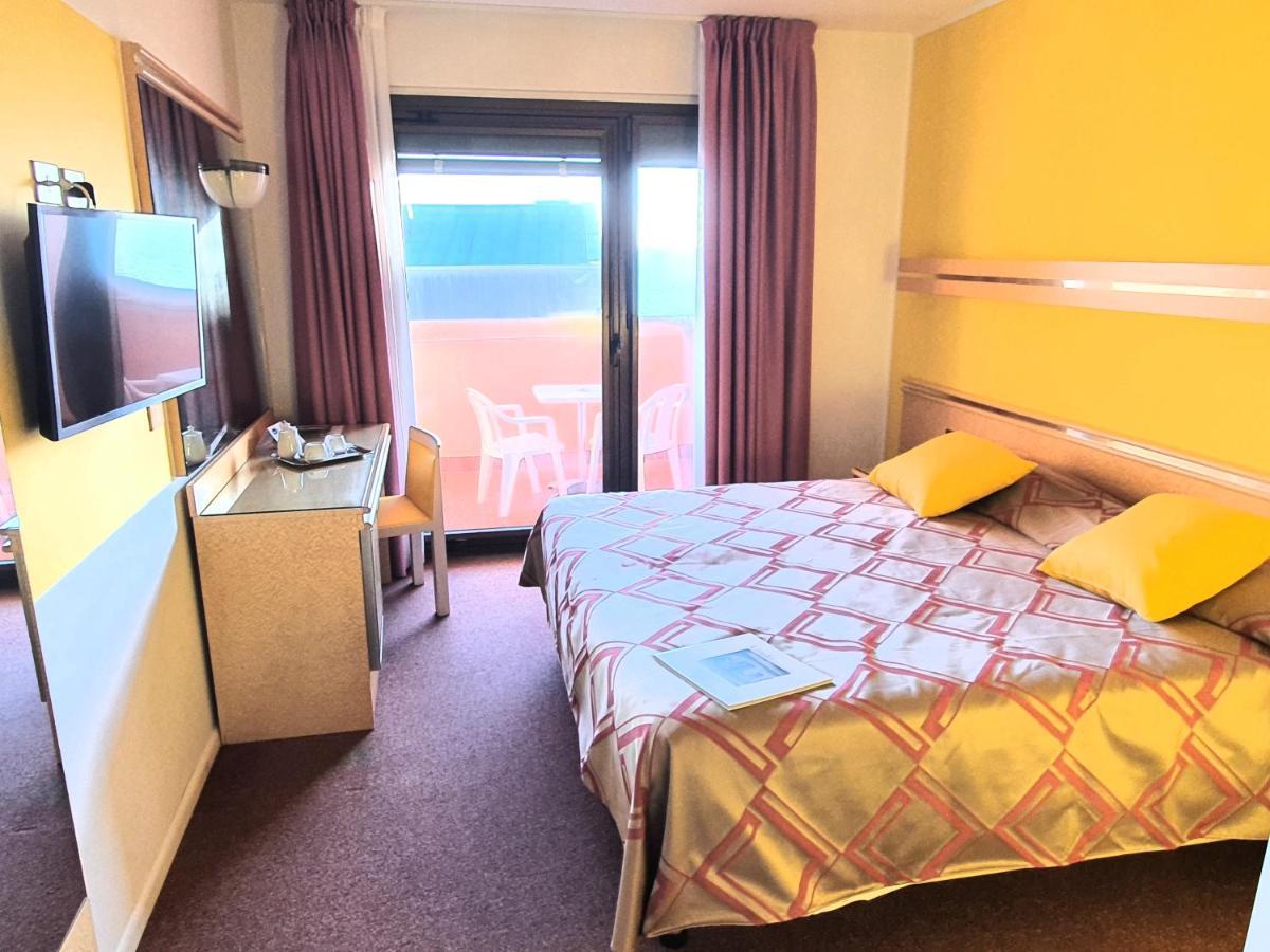 Hotel Antares غرادو المظهر الخارجي الصورة