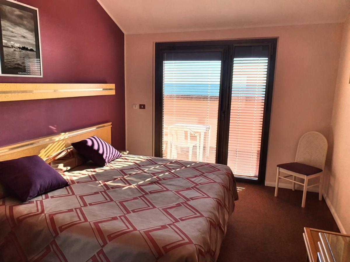 Hotel Antares غرادو المظهر الخارجي الصورة