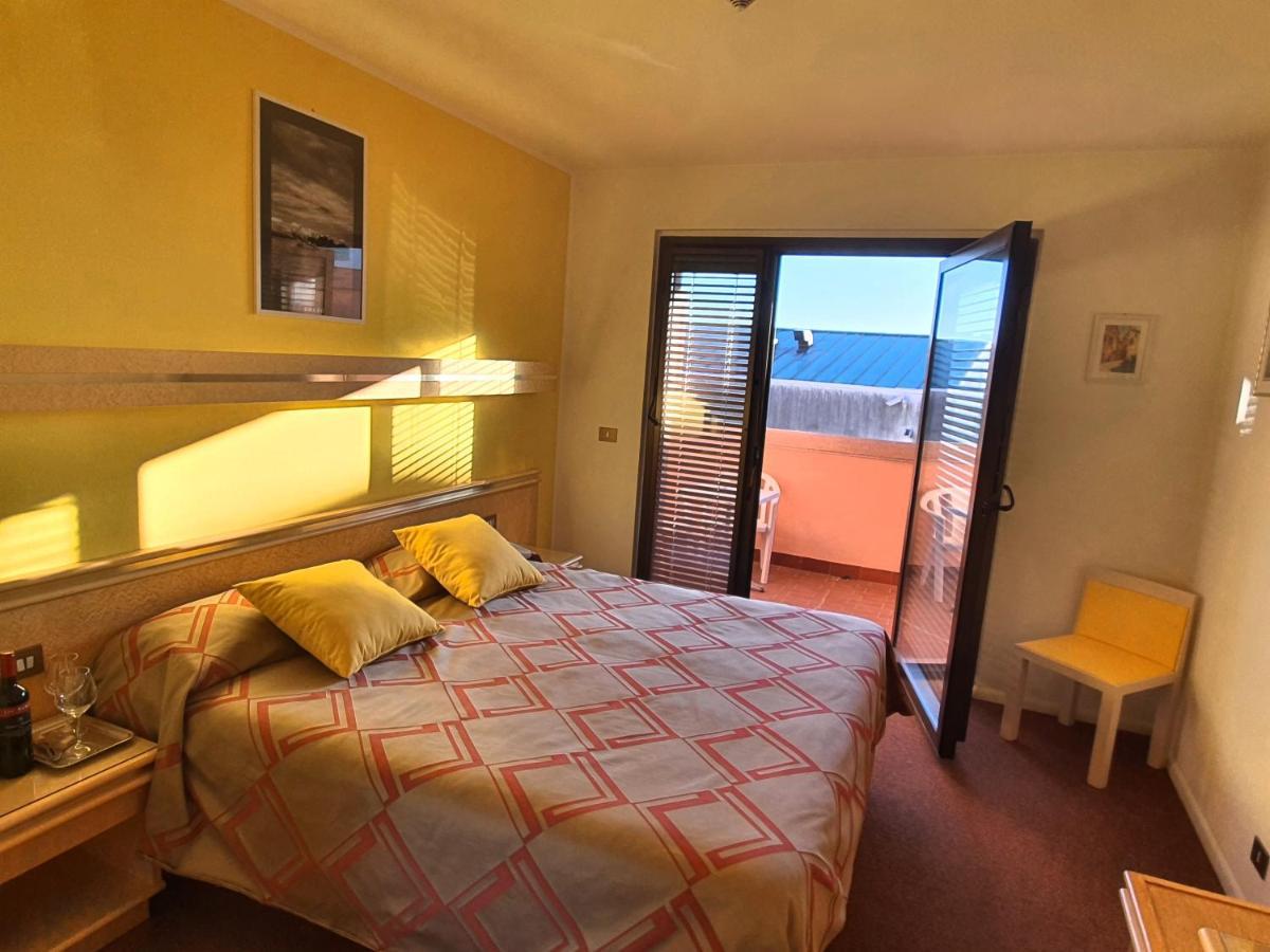 Hotel Antares غرادو المظهر الخارجي الصورة