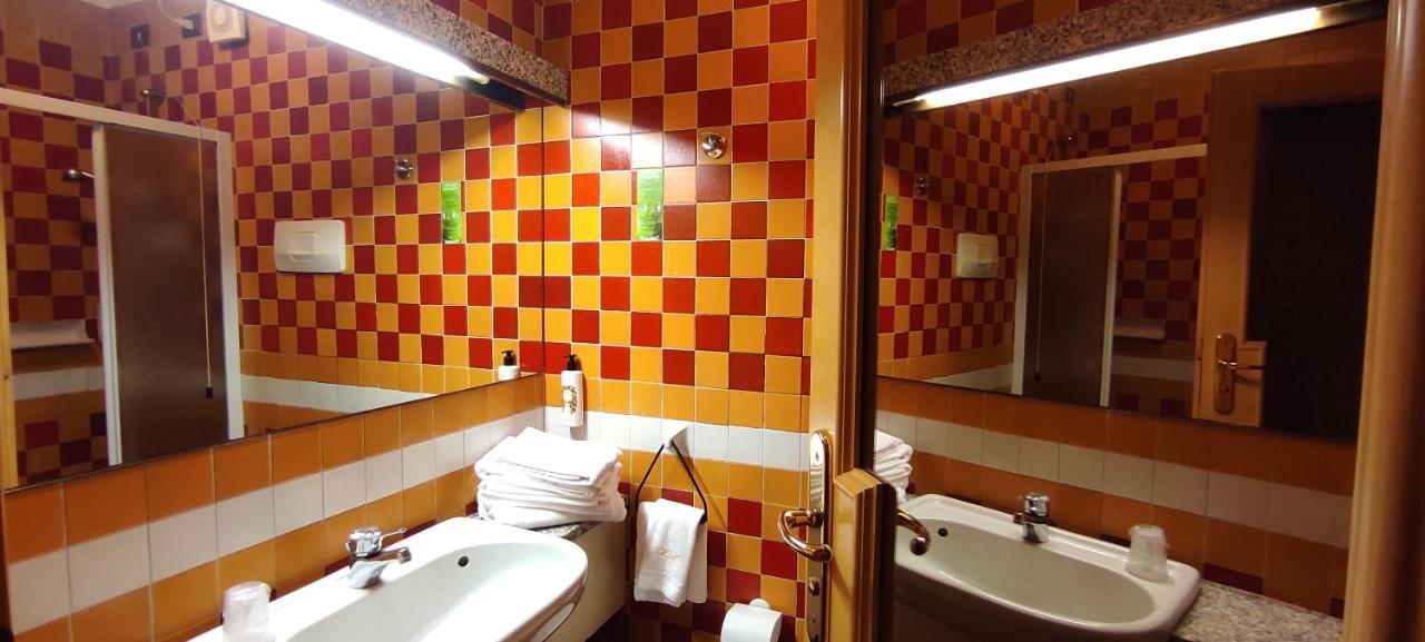 Hotel Antares غرادو المظهر الخارجي الصورة
