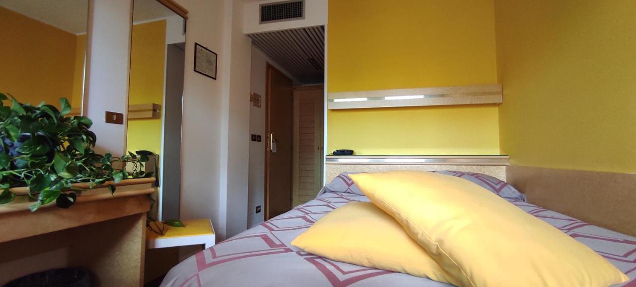 Hotel Antares غرادو المظهر الخارجي الصورة