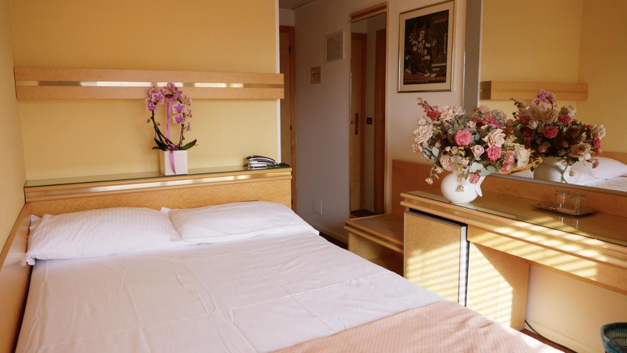 Hotel Antares غرادو المظهر الخارجي الصورة